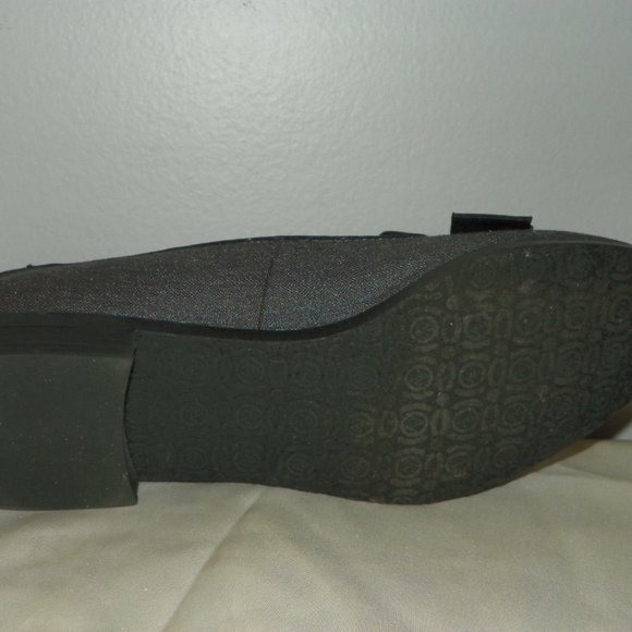 NEW Adrienne Vittadini Gray/Black Flats Sz 7 M - Picture 6 of 8